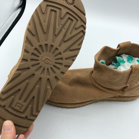 UGG Suede Mini Ankle Chesnut Slip On Boots Womens 7 Snow Winter Tan Cabincore - Picture 6 of 7